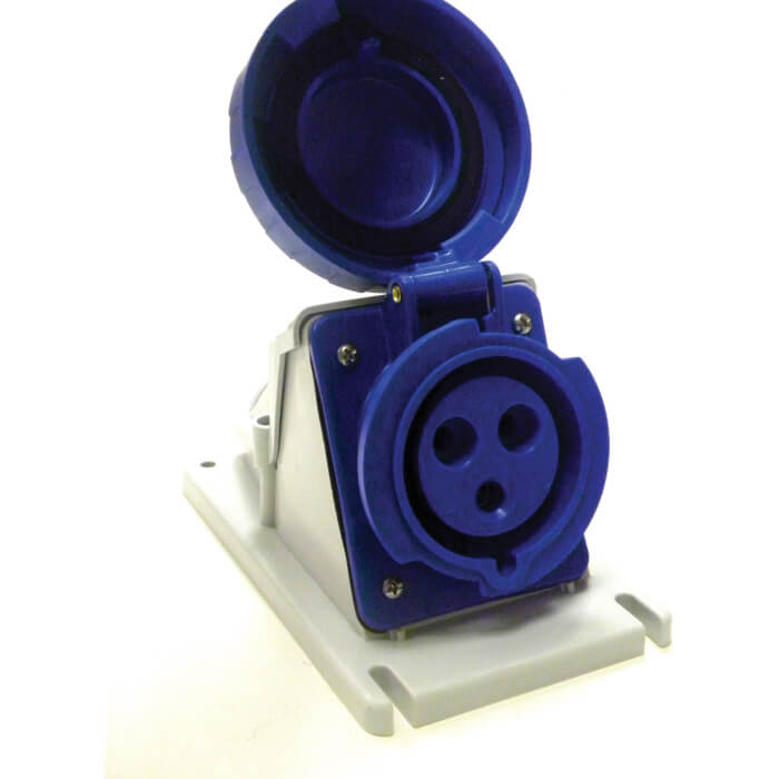 SOCKET 32 AMP 220 VOLT 2P & E | GW62511 – Dwyers Electrical